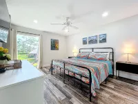 Tranquil 2-bedroom condo in enchanting Venice with WiFi, AC