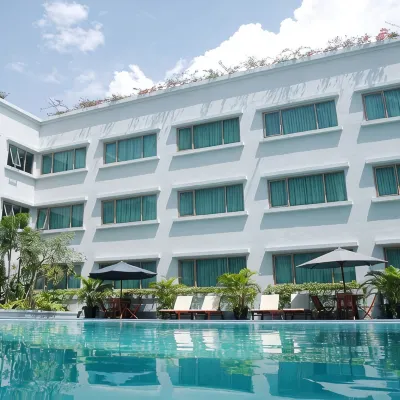 Aston Tropicana Hotel Bandung Hotels near Coblong
