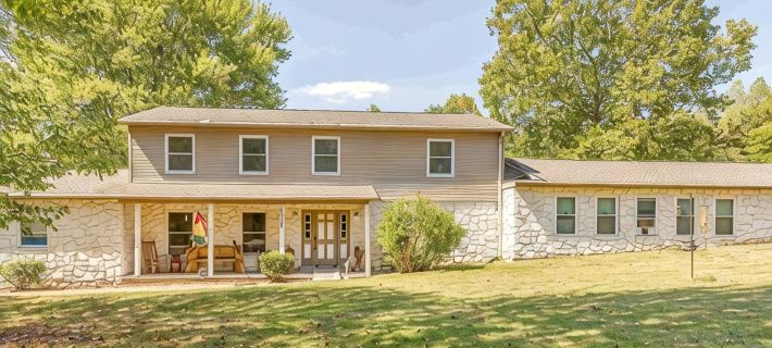 Country Homeplace 4-bedroom Pool pets ok Near Toyota Hotels in Vanderburgh County