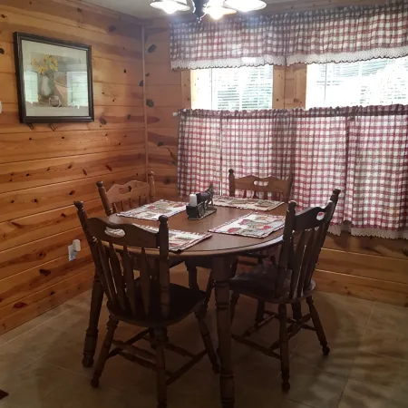 Cozy 1-bedroom house in charming Allardt with AC, WiFi