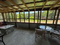 Southern Charm Sardis cabin 2-bedrooms with A/C, WiFi, and satellite TV - Chalets