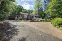 Cedar Cottage at Lake Guntersville Located a block from boat launch and park - 4성급