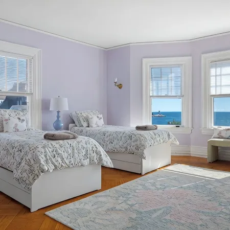 Waterfront Estate in Groton – 10 Bedrooms, Private Pier, & Beach Access Отели в г. Гротон