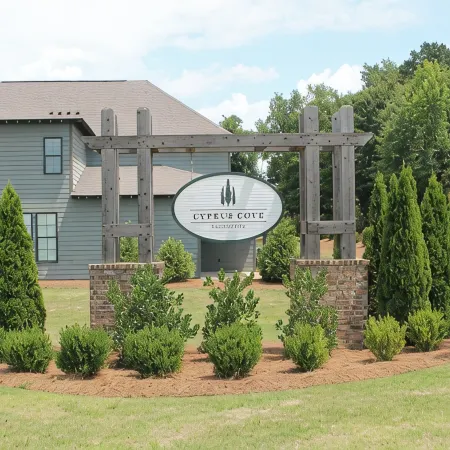 New Listing-Spacious 4-Br 3.5 Bath. the War Eagle House in the Heart of Auburn!