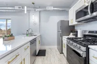 Charming 2-bedroom apartment in fabulous Westchester with AC, WiFi - Homestays