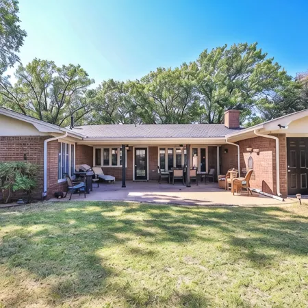 Spacious Retreat in the Heart of Lubbock! Excellent neighborhood !