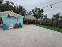 New Bedroom, Kitchen and Bathroom with a Pool - Homestays