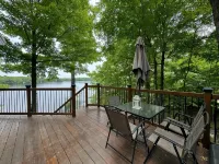 3 BR Lakefront Beach Retreat; Hot Tub, Fire Pits! Pet-friendly! - Boutique