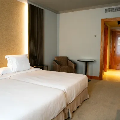 Sercotel Ciudad de Oviedo Hoteles cerca de Iglesia de Santa María la Real de la Corte