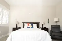 Key West Style Cottage - with pool/hot-tub