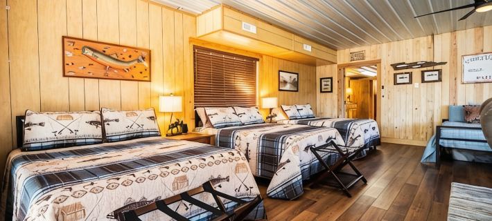 Luxury Riverfront Lodge Fishing, Hot Tub & White River Access and Ozark Views” Отели в г. Бакстер
