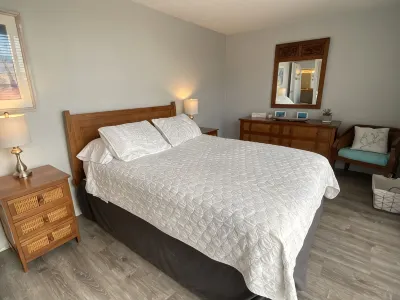 A One Bedroom Gem at the Diamond Head Beach Hotel - Queen Suite 602 Sleeps 4 Hotels in Diamond Head