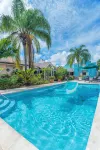 Luxury Spacious Villa 4 Min from the Beach, Royal Fairmont Beach Club Member. - Villas