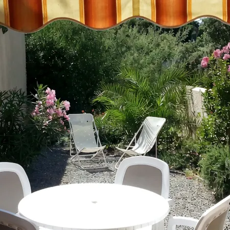 SAINTE-MAXIME - Accommodation with garden and veranda in swimming pool, tennis area