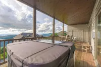 Walk to ski slopes! INCREDIBLE MTN VIEWS,SUNSETS, HOTTUB, FIREPLACE