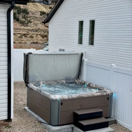 Hidden Haven - Luxury Home with Hot Tub