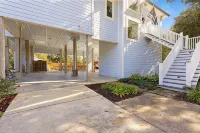 Elegant Escape: Pool-Gourmet-Kitchen-Elevator - 4-Star