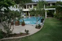 Epic views, 6-min. walk from beach, full size pool - VILLAS CASA LOMA, Suite 402 -  Holiday Villas