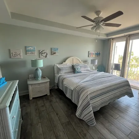 Just Remodeled!! A few steps to the beach in Beautiful 3 Bedrm Oceanfront Condo!