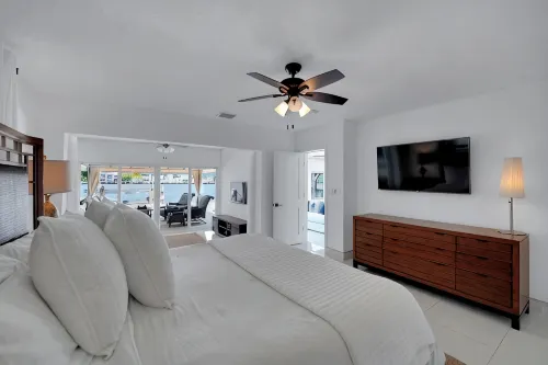 Views-Views-Views!  Intracoastal Waterfront Property Walking distance to Beach