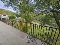 Hazy Hill Estate, a renovated Miners Cottage, surrounded by nature Hotels in Yea