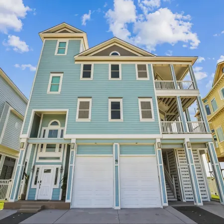 Beachfront House - Peaceful Beach - Dog Friendly! - Elevator and Hot Tub!