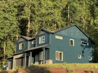 Forest home and outdoor adventure paradise! 15 minutes to Autzen Stadium.