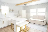 Charming cottage In The Heart of Sugar Camp on Bass Lake - No Cleaning Fee! - 3 stjerner