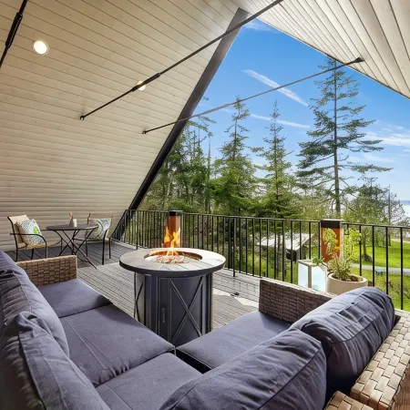 Stunning Views of the Salish Sea - perfect getaway for 2!