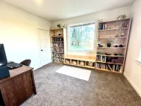 Forest home and outdoor adventure paradise! 15 minutes to Autzen Stadium.