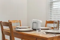 The Cozy Emerald Stay 5 Minutes to Downtown - Boutique