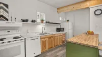 Cozy retreat near Sandpoint, Idaho. Close to Downtown, the lake and skiing. - Wifi