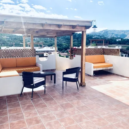 Stunning ocean view villa.<br>Walk to the beach .