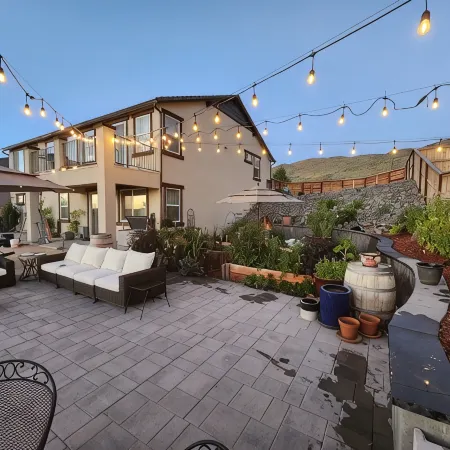 Views, Views, Views.Beautiful 2800 Sqft 30 Mins to Tahoe Large Backyard.