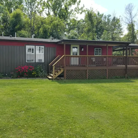 Book for summer fun at Eagles Cove on Lamoka !! Lake steps away Отели в г. Тайрон