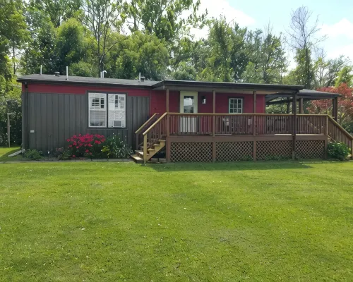 Book for summer fun at Eagles Cove on Lamoka !! Lake steps away Hoteles en Tyrone