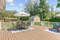 Yellow Bird Cottage - Cozy home minutes from Radford University, with large deck