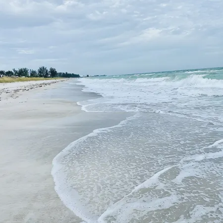 Updated Townhome, Secluded Beach + Pool
