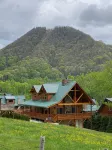 Luxury cabin with a million dollar view and hot tub - Chalets