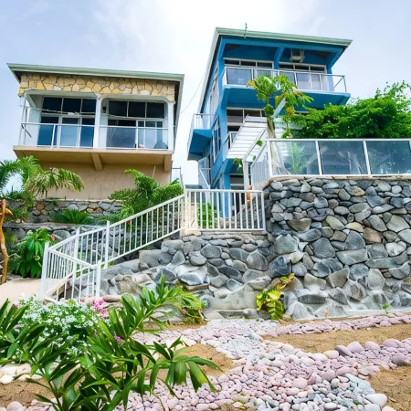 Luxurious one bedroom cottage