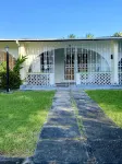 Cozy condo - stone throw away from the beach !