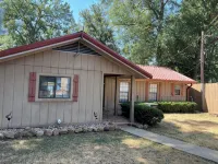 Beautiful views and lake front home on Toledo Bend! Fish right of the dock! - 3성급