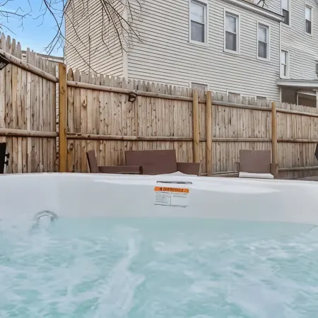 10 Min Walk to Lake w/Private HOT TUB & patio!