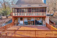 Cozy Scenic Mountain Getaway Hot Tub, Sauna & Game Room near Bushkill & Shawnee - 3-Star