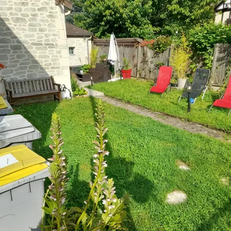 House 20 min from Paris (line h) + CDG airport link. 5 min walk to transport.