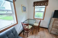 Two Bed Two Bathroom Cabin with Kitchenette Area