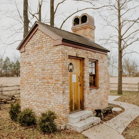 Experience Beautiful Pioneer Home In Nauvoo!