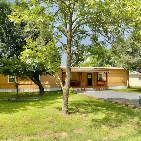 Gene's Retreat, charming lakeside 3 bed 2 bath peaceful home near Ft Gibson Lake