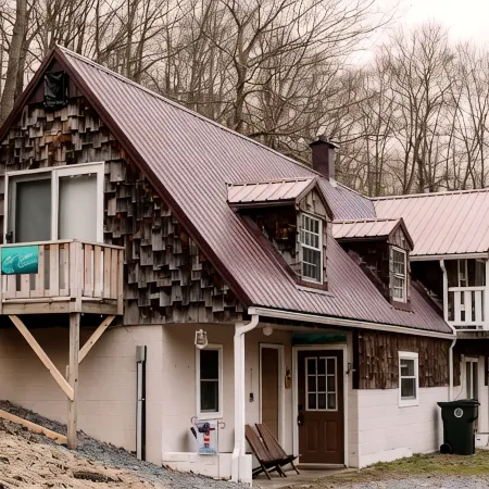 Muskie-Lounge River Retreat! Secluded getaway.