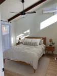 Luxury Guesthouse in Quiet Neighborhood 5 Min from the Beach! - homestay